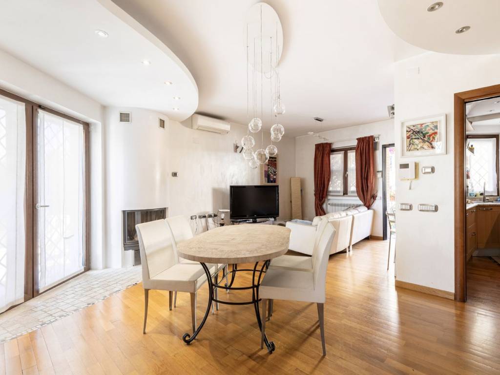 casa indipendente in vendita a Roma in zona Colle del Sole