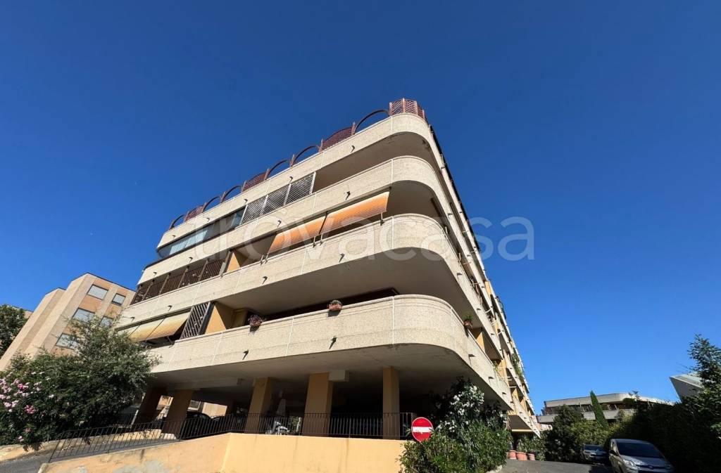 appartamento in vendita a Roma in zona Ostiense