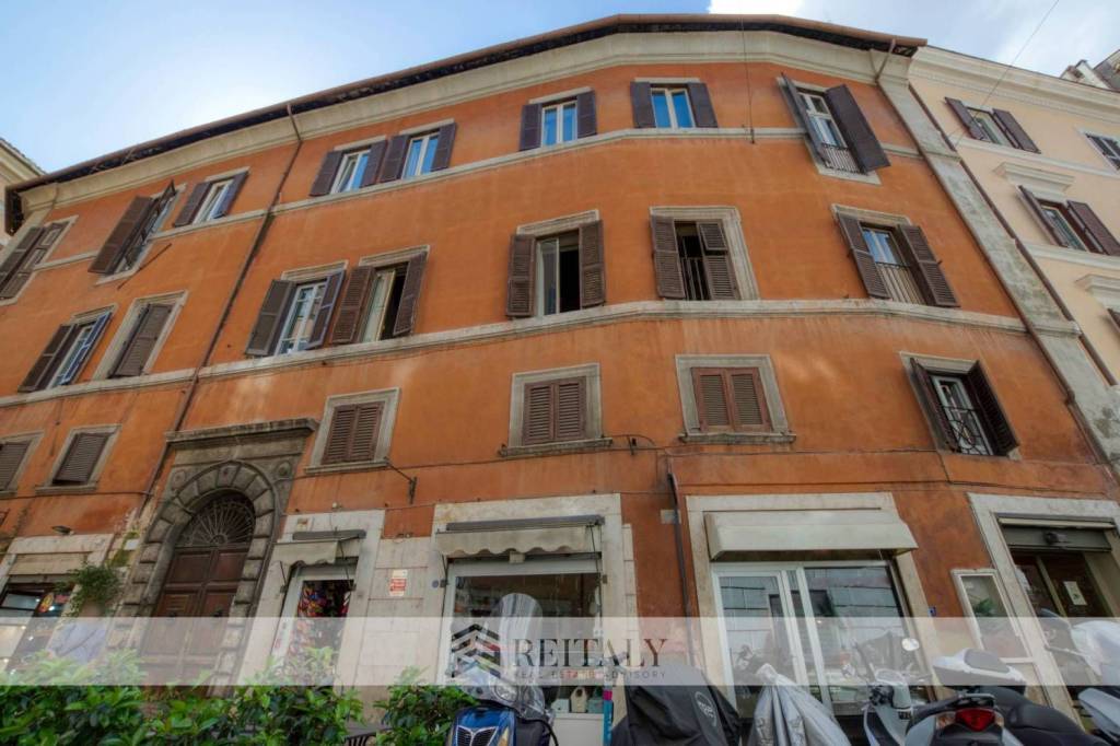 appartamento in vendita a Roma in zona Trevi-Colonna