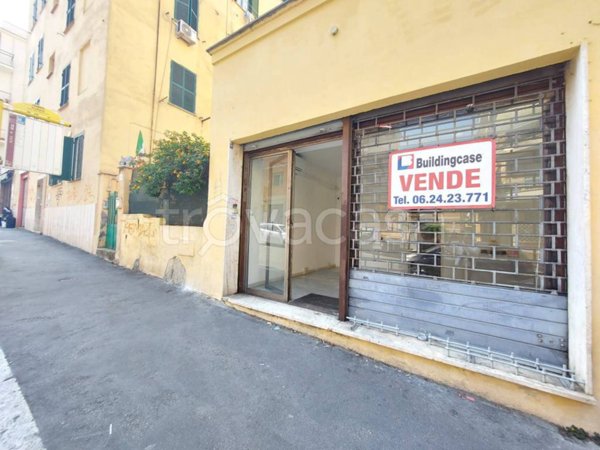 negozio in vendita a Roma in zona Prenestino-Centocelle