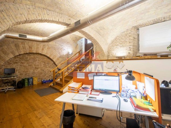 ufficio in vendita a Roma in zona Castro Pretorio