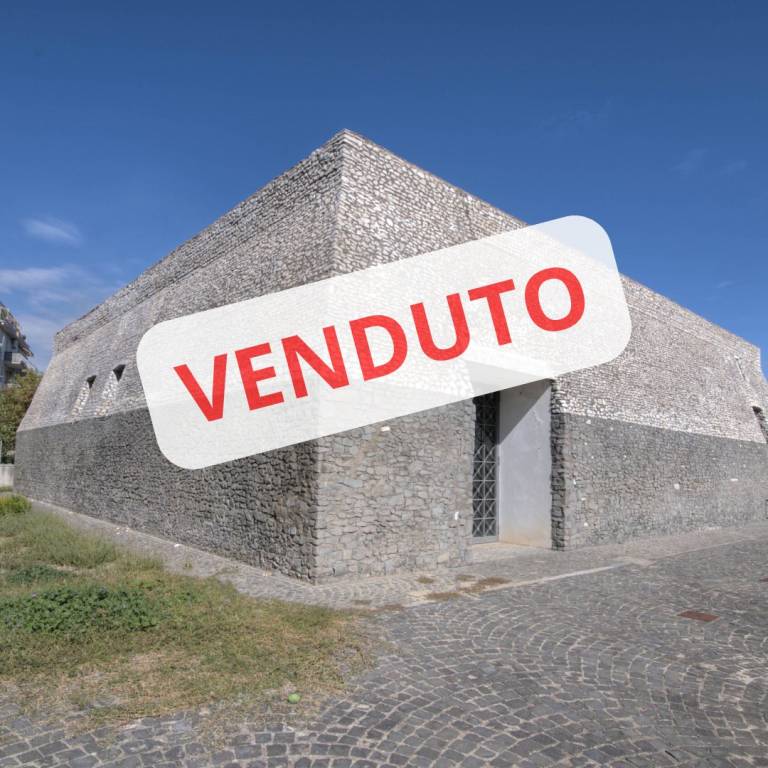 negozio in vendita a Roma in zona Tor Sapienza