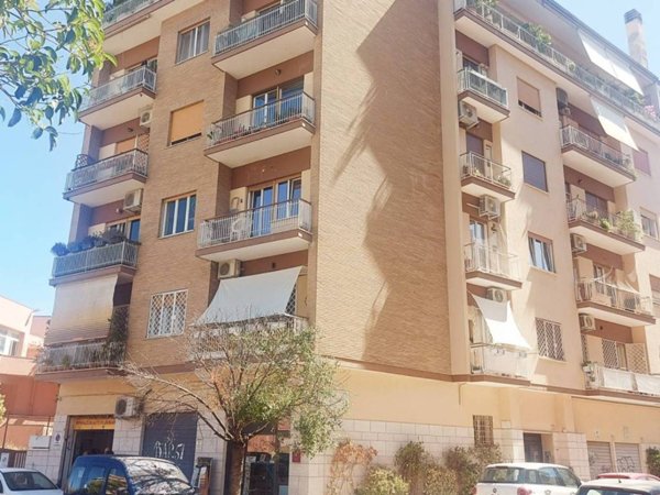 appartamento in vendita a Roma in zona Gianicolense