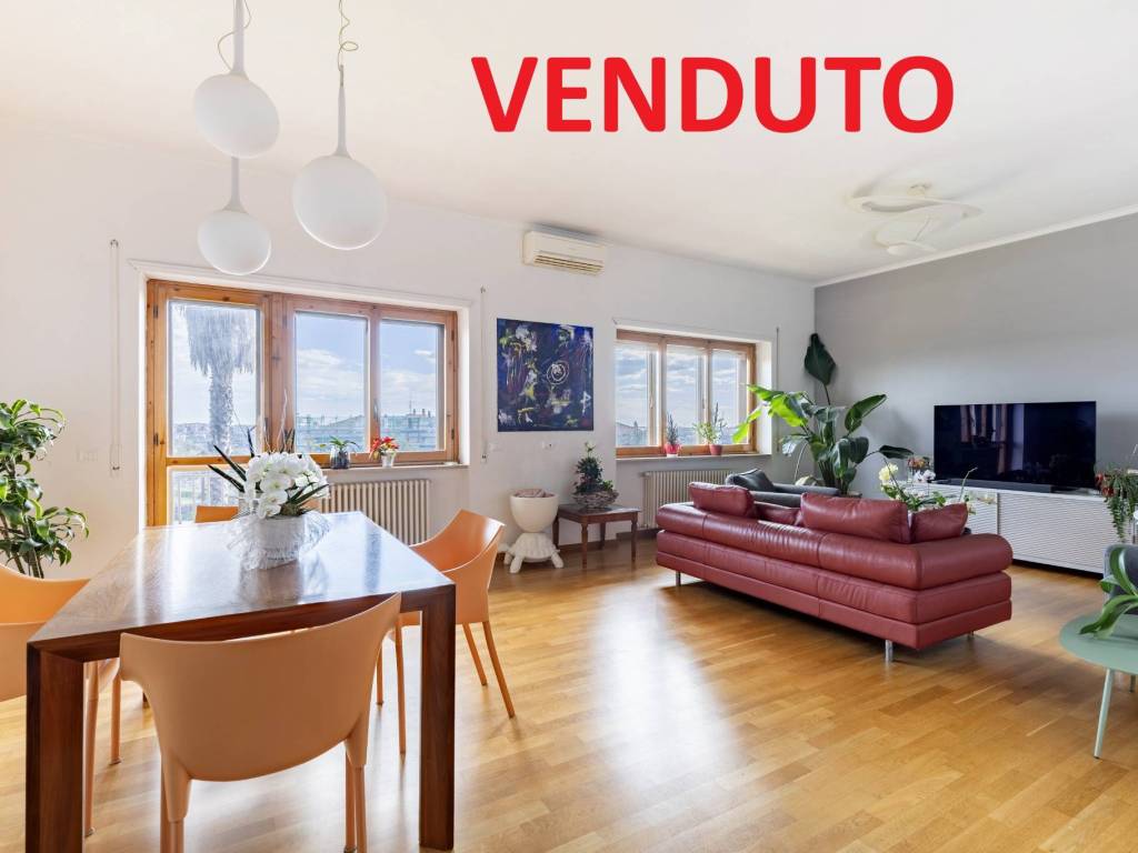 appartamento in vendita a Roma in zona Colle del Sole