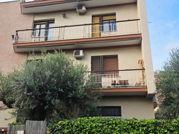 appartamento in vendita a Roma in zona Corviale