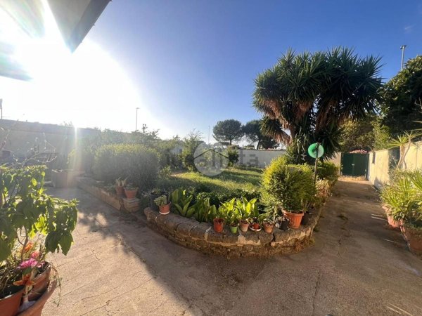 appartamento in vendita a Roma in zona Colle del Sole