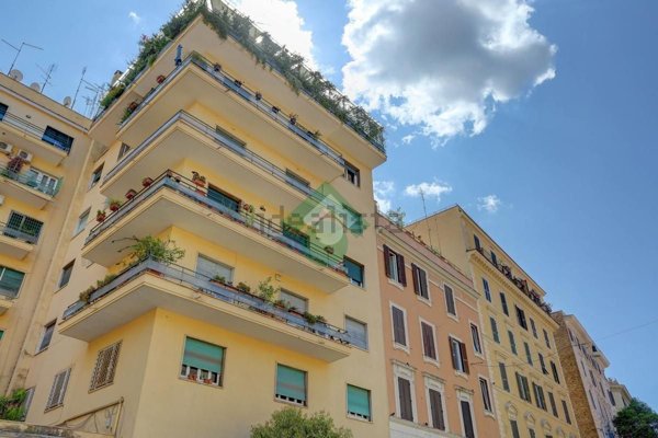 appartamento in vendita a Roma in zona Rione Monti/Campitelli