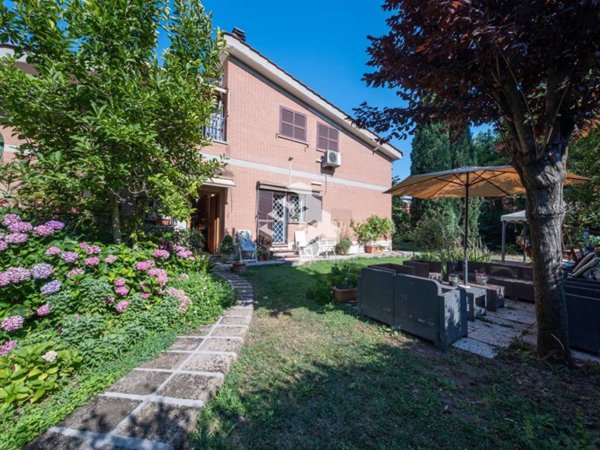 casa indipendente in vendita a Roma in zona Castel di Leva