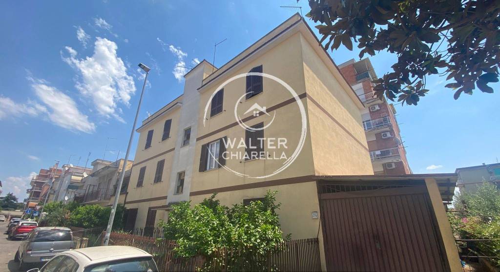appartamento in vendita a Roma in zona Torre Angela