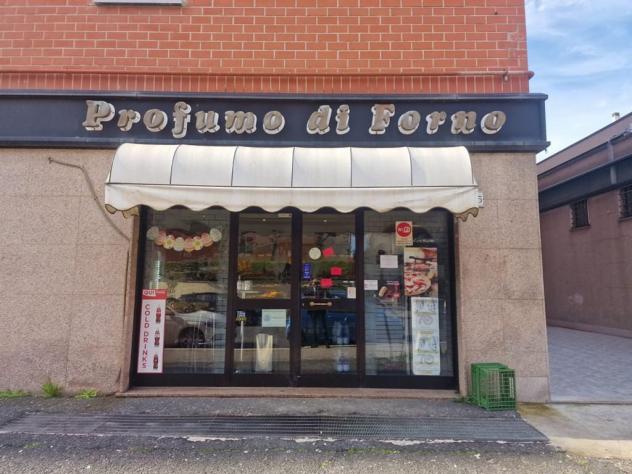 negozio in vendita a Roma in zona San Basilio