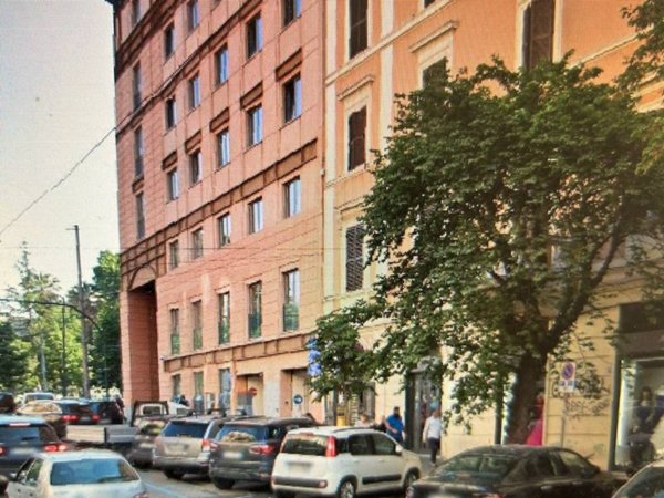 negozio in vendita a Roma in zona Esquilino
