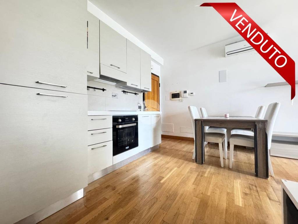 appartamento in vendita a Roma in zona Fonte Laurentina