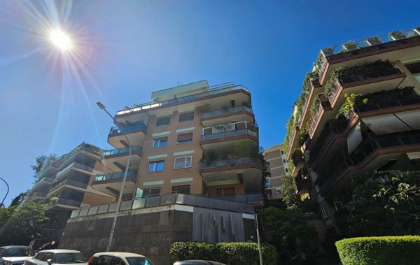 appartamento in vendita a Roma in zona Tomba di Nerone