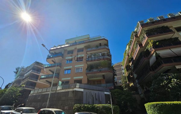 appartamento in vendita a Roma in zona Tomba di Nerone