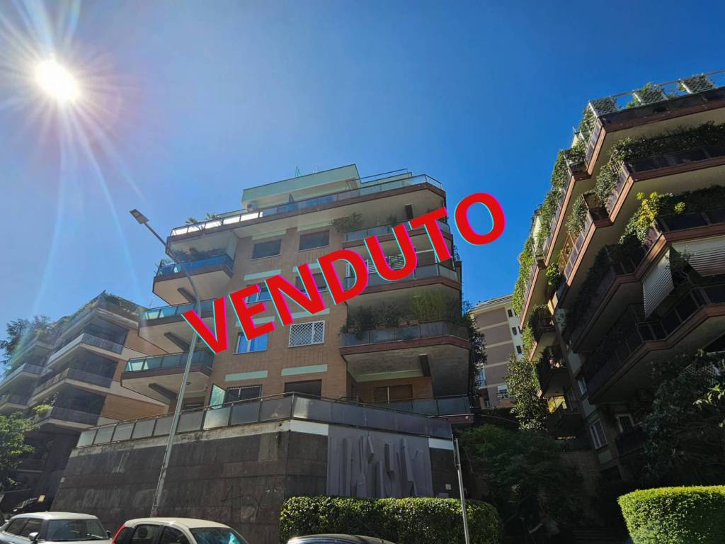 appartamento in vendita a Roma in zona Tomba di Nerone