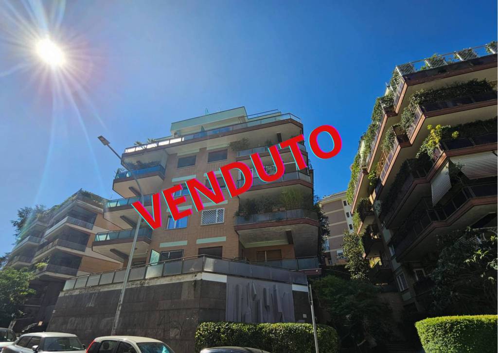 appartamento in vendita a Roma in zona Tomba di Nerone