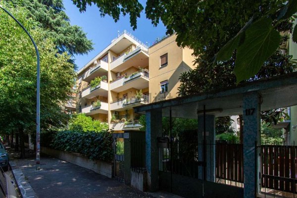 appartamento in vendita a Roma in zona Ardeatino