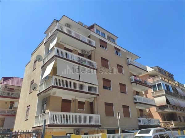 appartamento in vendita a Roma in zona Ostia