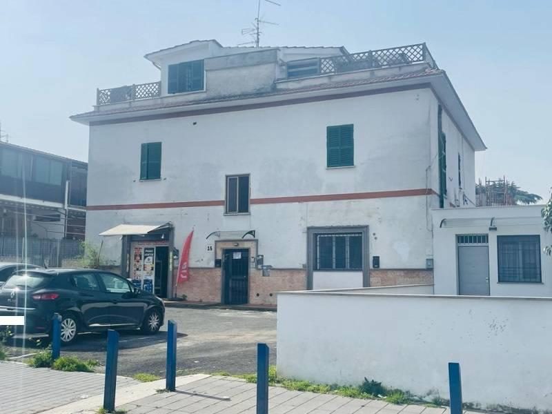 appartamento in vendita a Roma in zona Tor Cervara