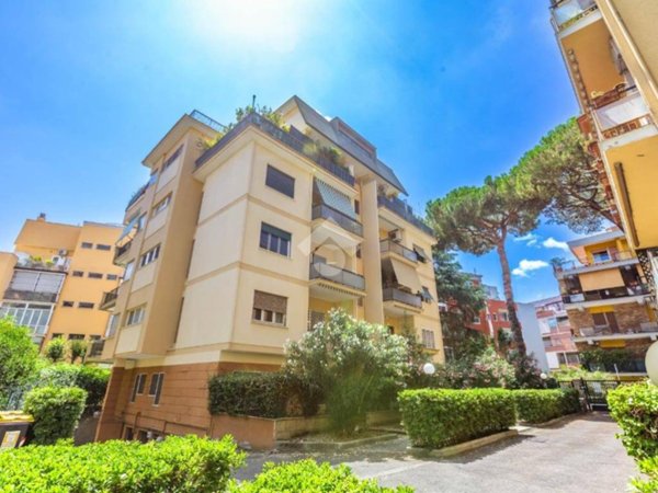appartamento in vendita a Roma in zona Giuliano Dalmata