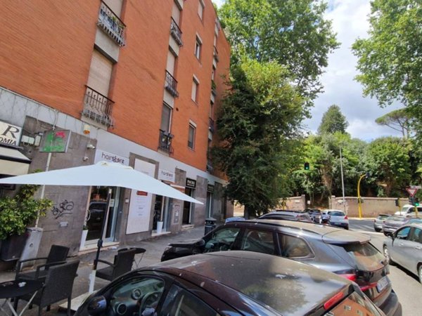 negozio in vendita a Roma in zona Gianicolense