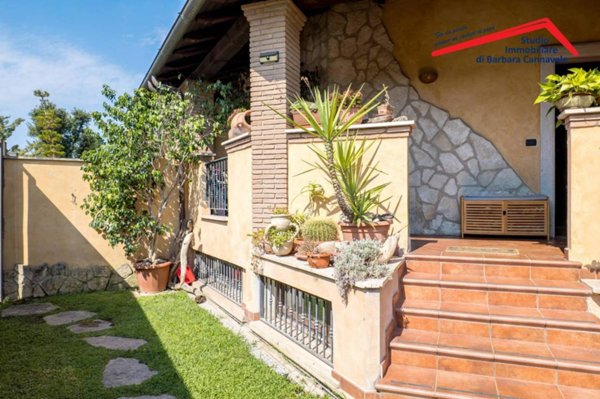casa indipendente in vendita a Roma in zona Infernetto