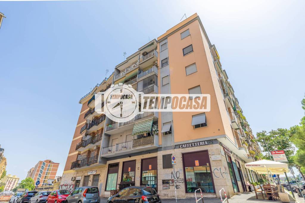 appartamento in vendita a Roma in zona Ostiense