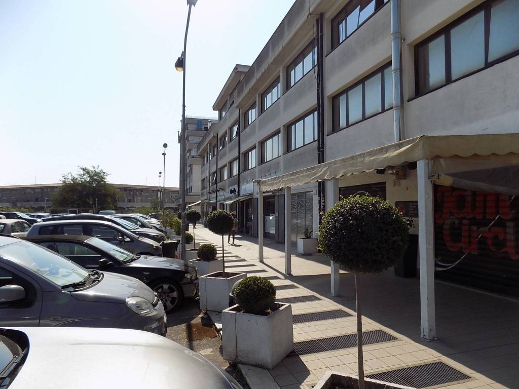 negozio in vendita a Roma in zona Axa