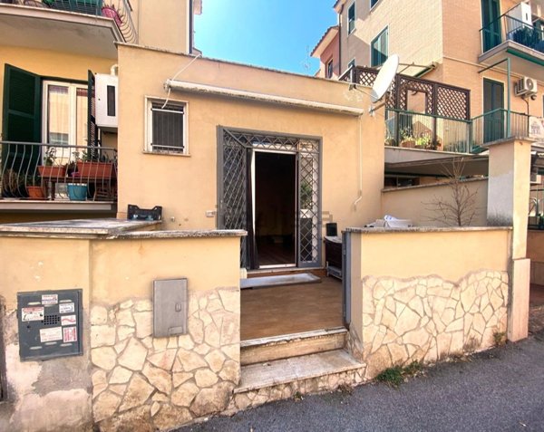 appartamento in vendita a Roma in zona Tomba di Nerone