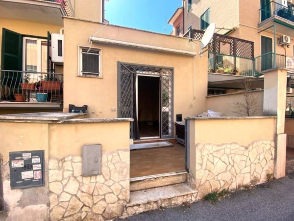 appartamento in vendita a Roma in zona Tomba di Nerone