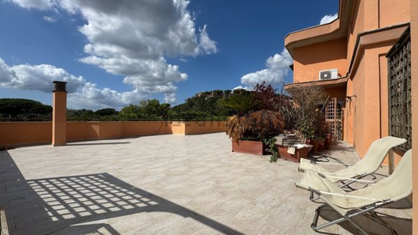 appartamento in vendita a Roma in zona Tomba di Nerone