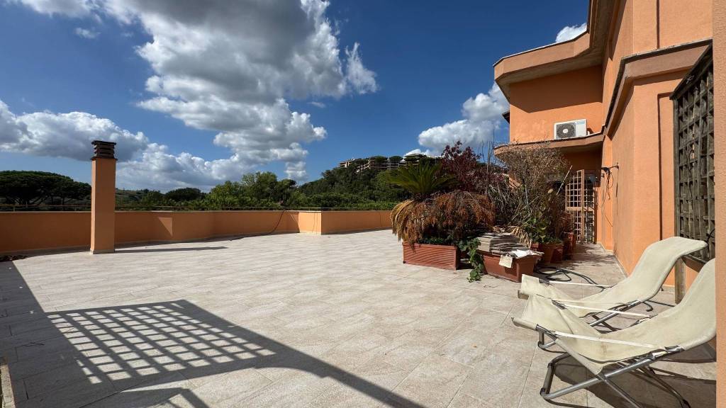 appartamento in vendita a Roma in zona Tomba di Nerone