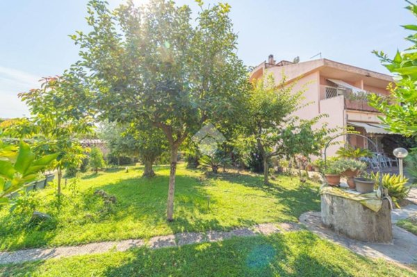 casa indipendente in vendita a Roma in zona Infernetto