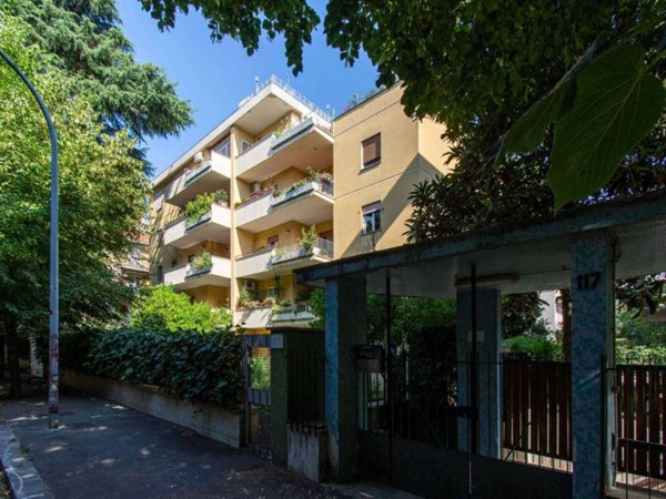 appartamento in vendita a Roma in zona Ardeatino