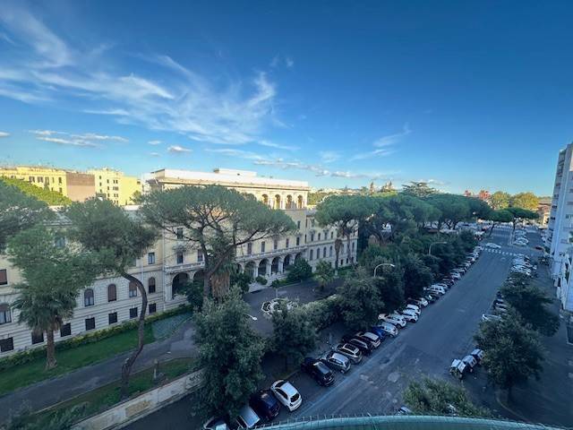 appartamento in vendita a Roma in zona Appio Latino
