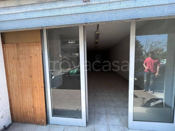 negozio in vendita a Roma in zona Dragona/Bagnoletto