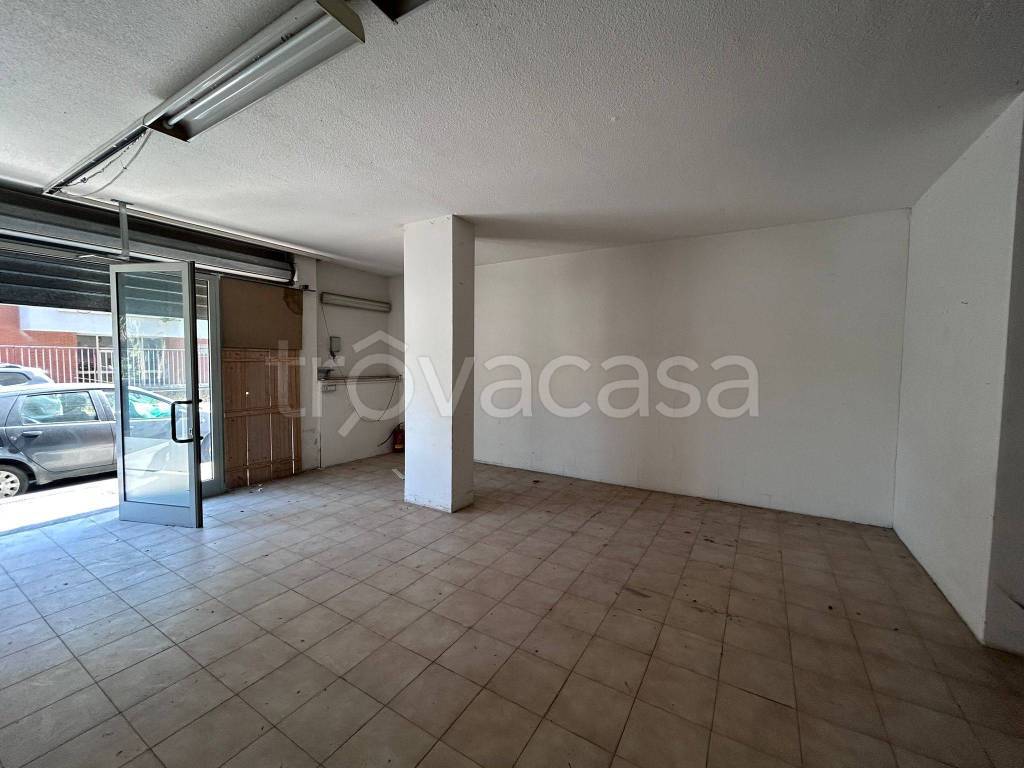 negozio in vendita a Roma in zona Dragona/Bagnoletto