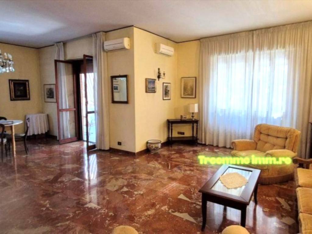 appartamento in vendita a Roma in zona Ardeatino