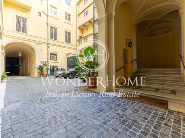 appartamento in vendita a Roma in zona Rione Monti/Campitelli