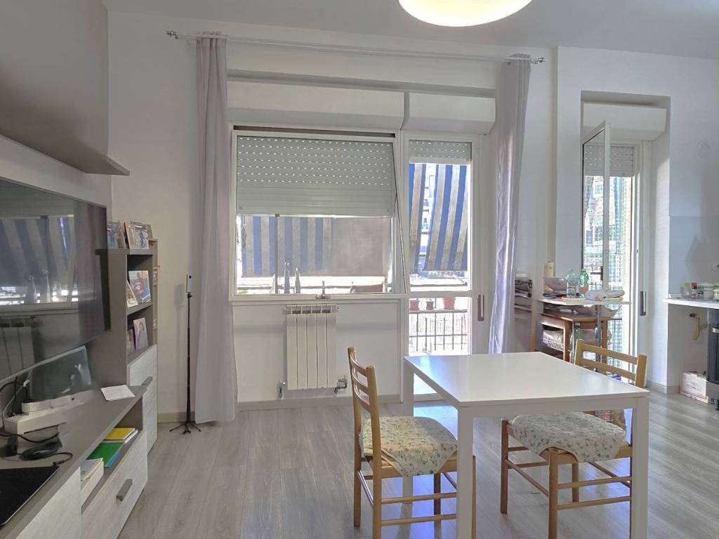 appartamento in vendita a Roma in zona Axa
