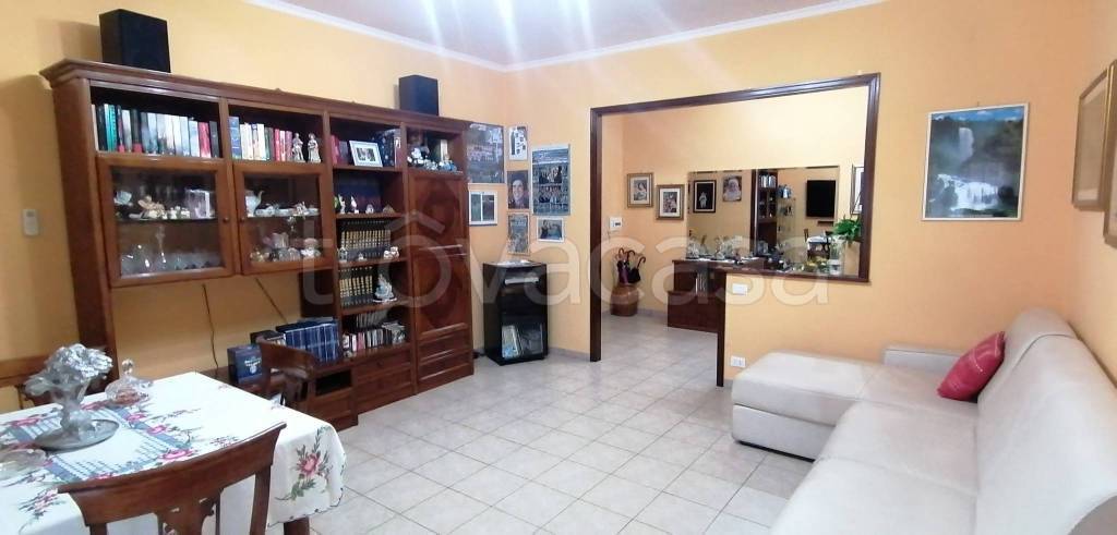 appartamento in vendita a Roma in zona Tor Bella Monaca