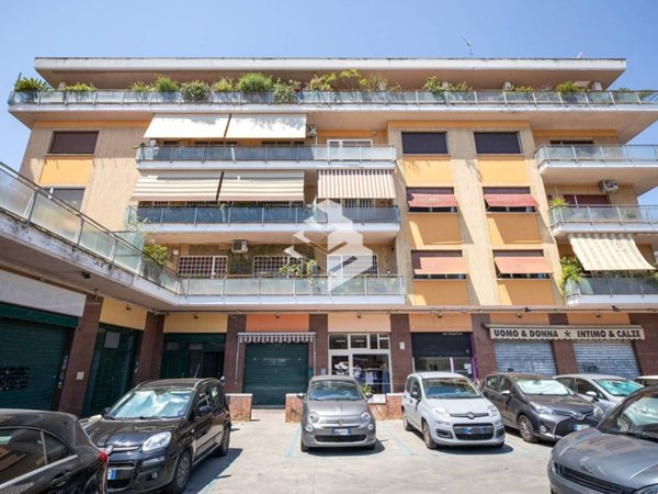 appartamento in vendita a Roma in zona Tomba di Nerone