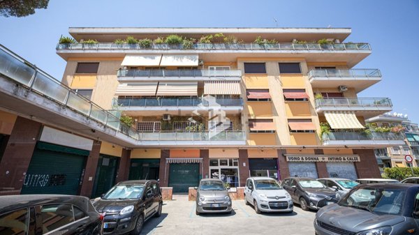 appartamento in vendita a Roma in zona Tomba di Nerone