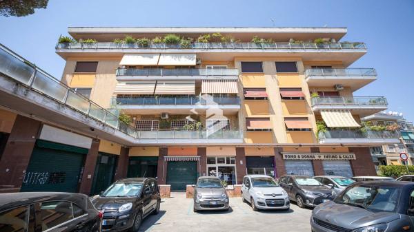 appartamento in vendita a Roma in zona Tomba di Nerone
