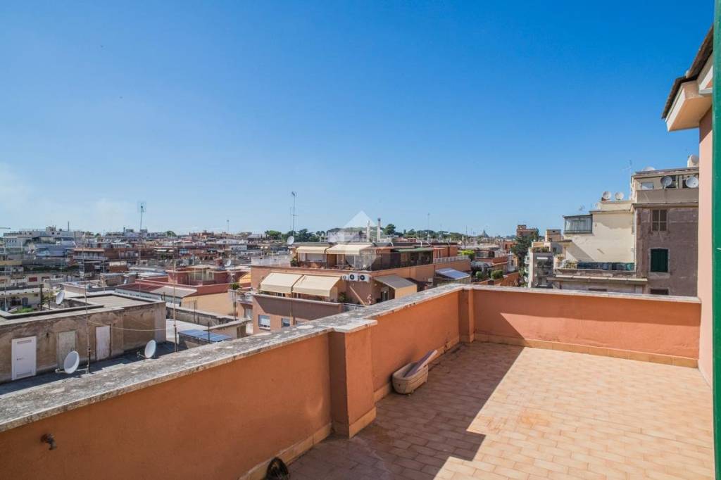 appartamento in vendita a Roma in zona Gianicolense
