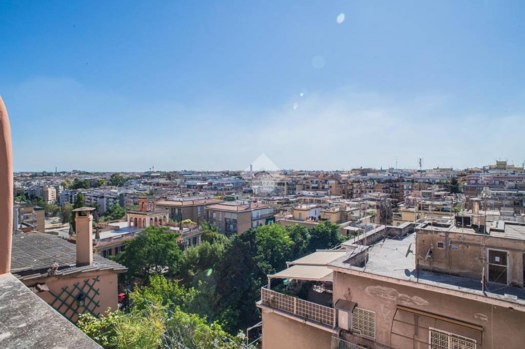 appartamento in vendita a Roma in zona Gianicolense