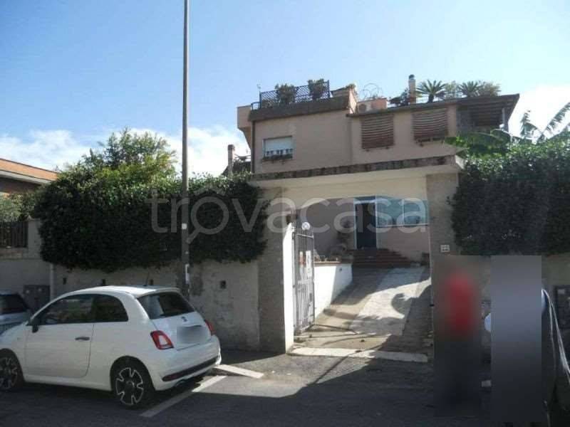 casa indipendente in vendita a Roma in zona Acilia