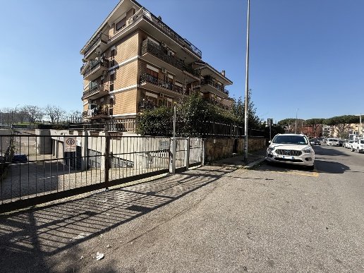 locale commerciale in vendita a Roma in zona Alessandrino