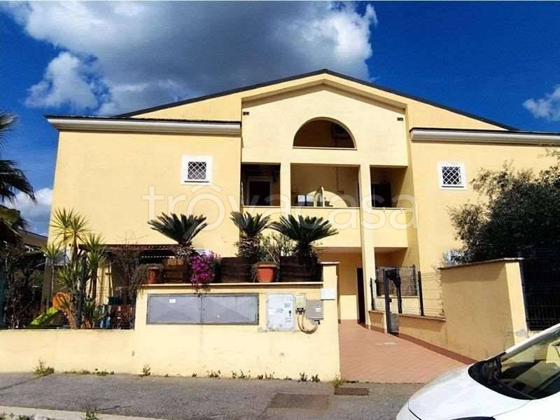 appartamento in vendita a Roma in zona Castelverde