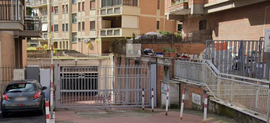 locale commerciale in vendita a Roma in zona Aurelio
